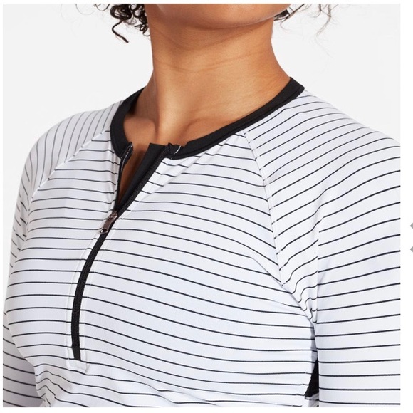 🚫SOLD🚫 CALIA by Carrie Underwood Rash Guard - Picture 5 of 11